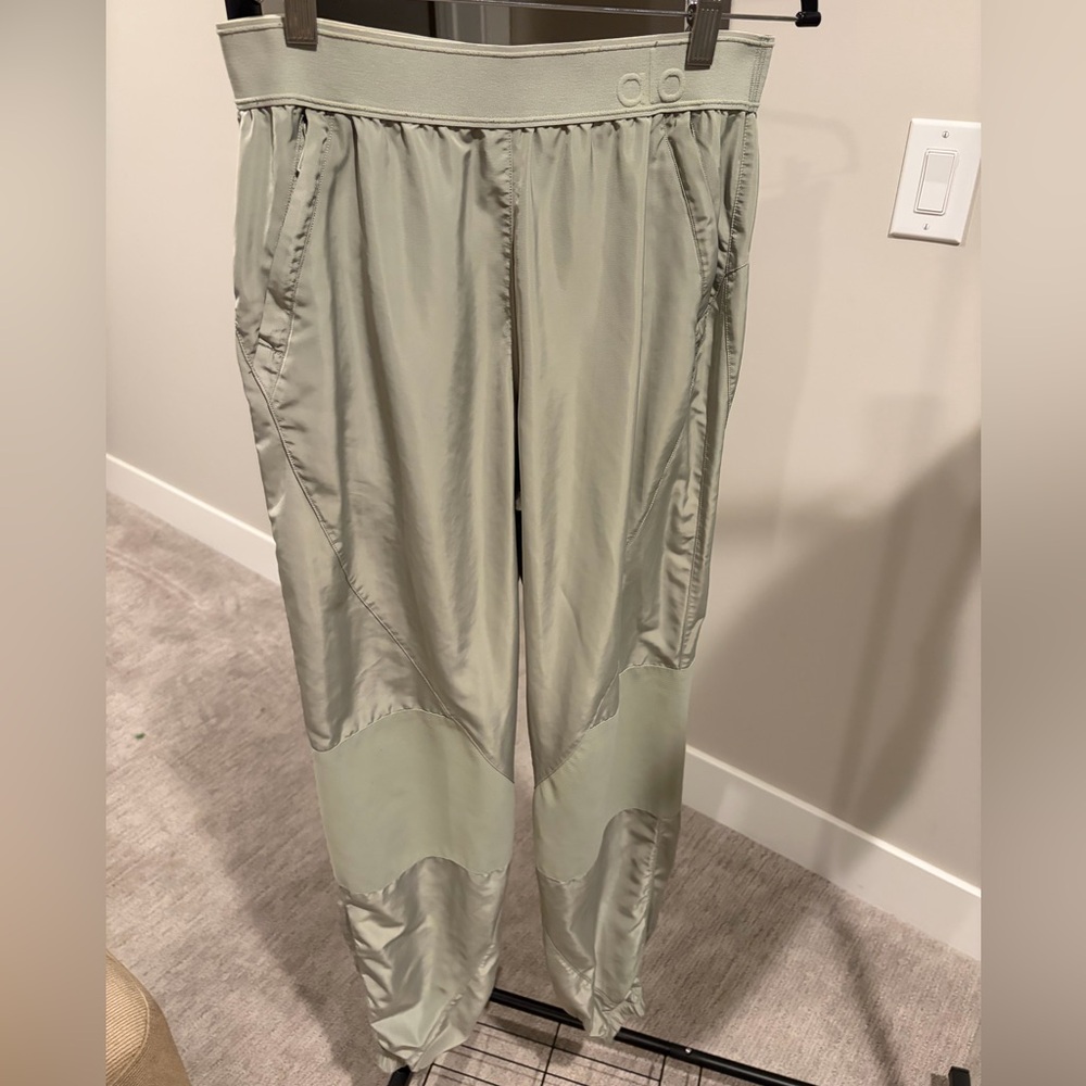 ALO Yoga Limestone 3 Piece Set - Picture 3 of 11